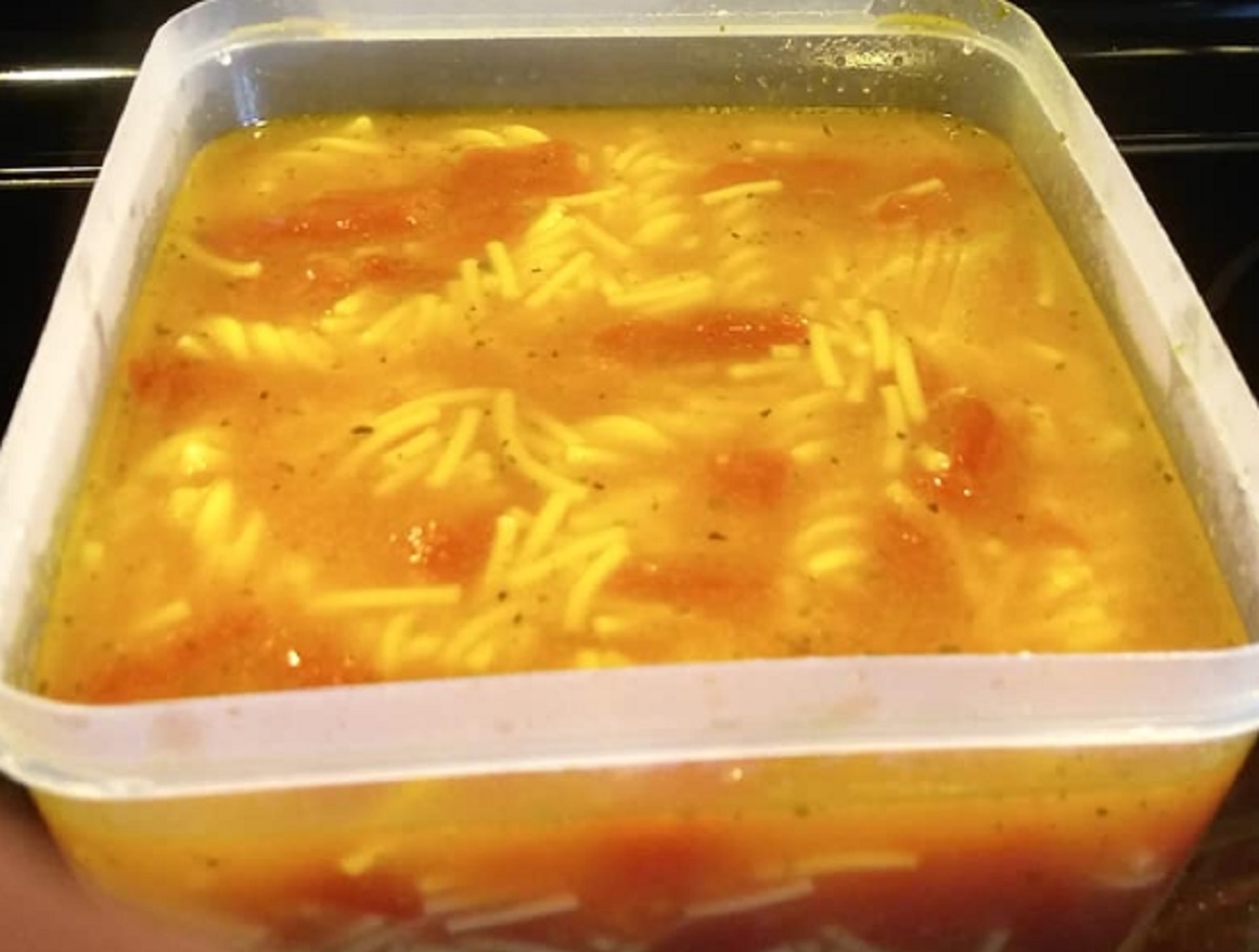 Recette: Soupe poulet, nouilles et tomates.