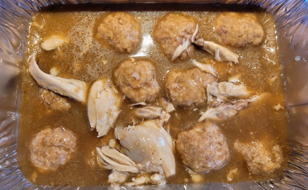 Recette: Ragoût de boulettes et poulet à la farine grillée.
