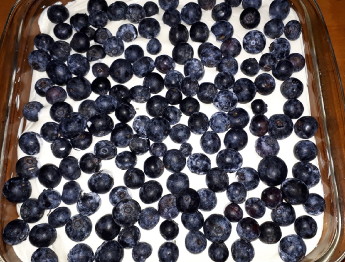 Recette: Gteau frigidaire au fromage  la crme et bleuets frais.