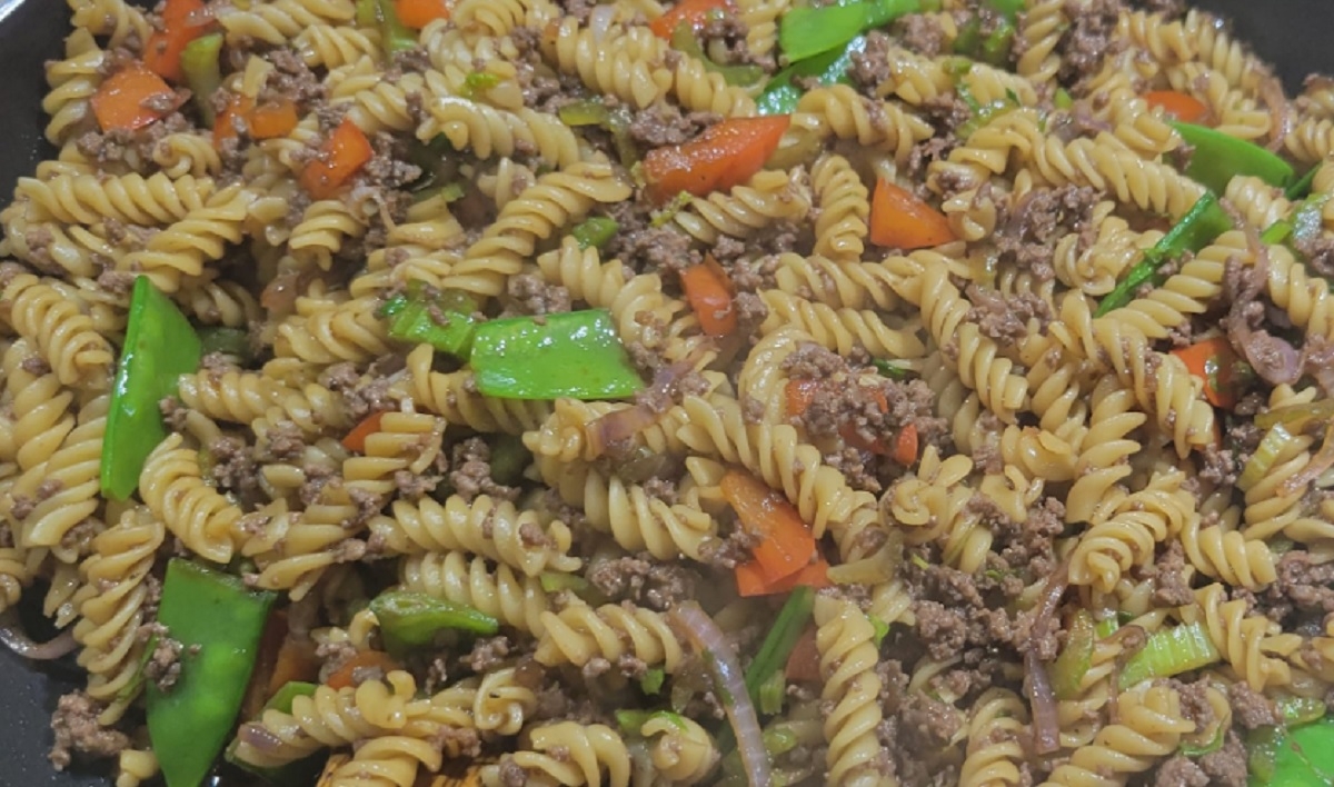 Recette: Fusillis au boeuf et l�gumes, sauce de style g�n�ral tao.