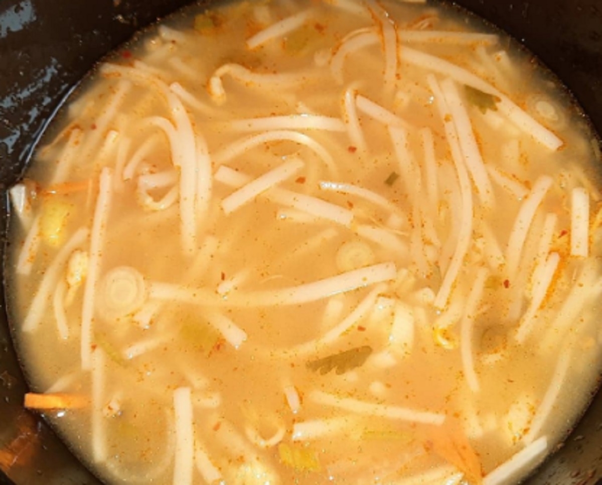 Recette: Soupe au poulet et nouilles � saveur orientale.