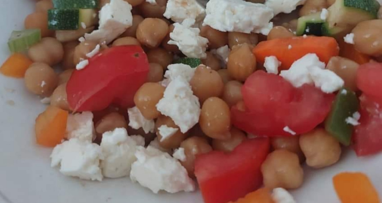 Recette: Salade de pois chiches de style grec.