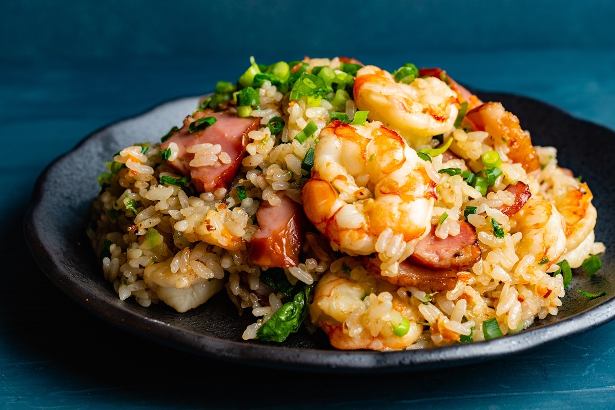 Recette: Riz frit aux crevettes et bacon.