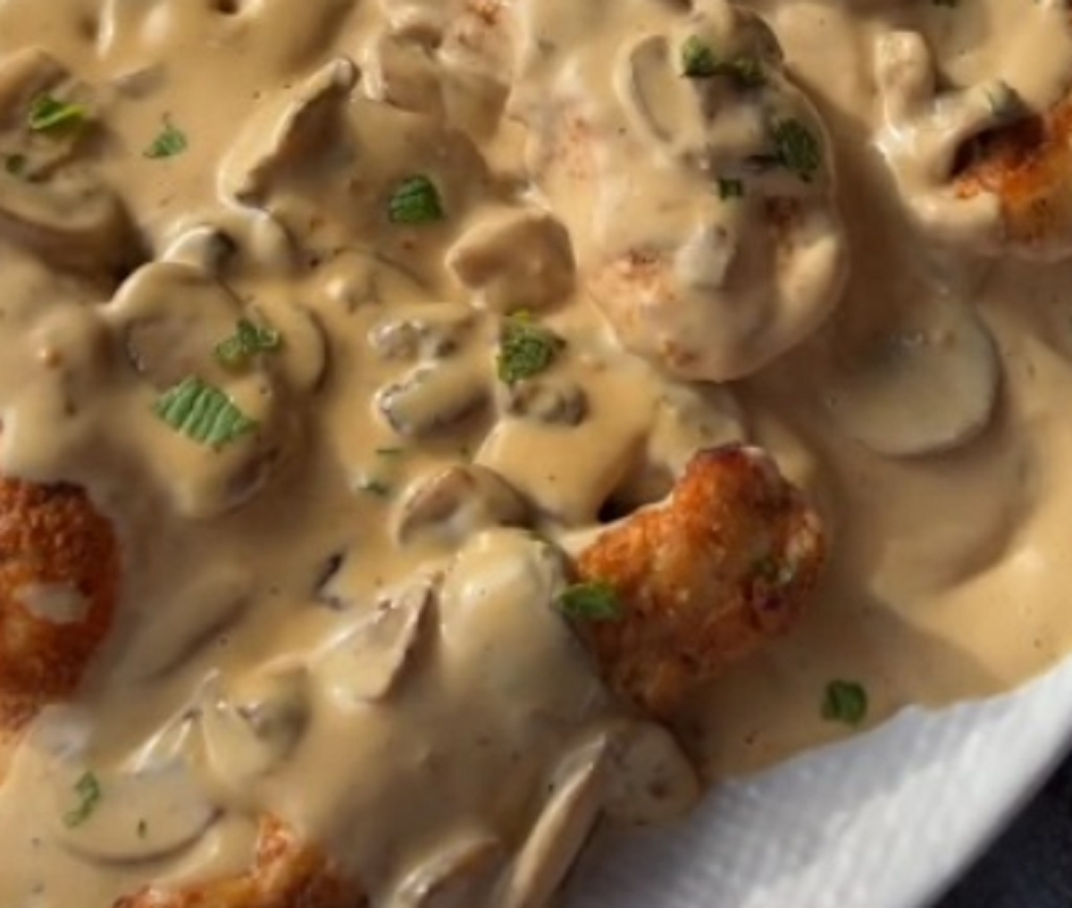Recette: Lani�res de poulet, sauce cr�meuse aux champignons.