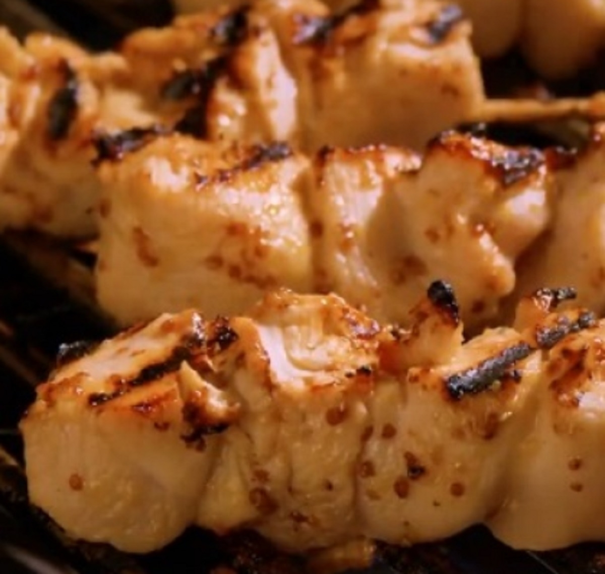 Recette: Petites brochettes de poulet au miel et gingembre.