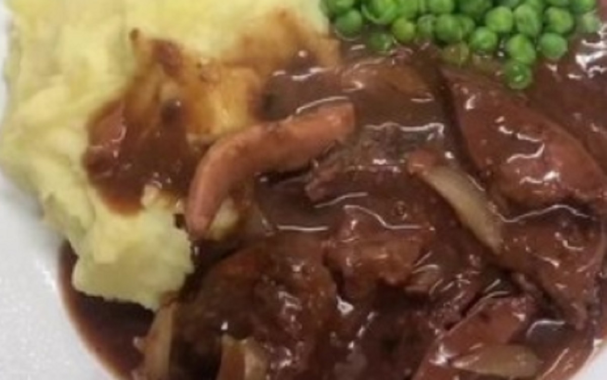 Recette: Foie de porc, oignon et sa sauce brune.