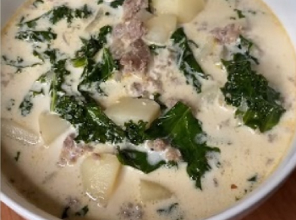 Recette: Soupe repas au boeuf haché, pommes de terre et chou kale.