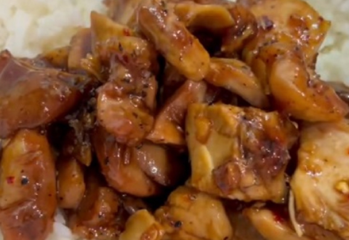 Recette: Cubes de poulet en sauce.