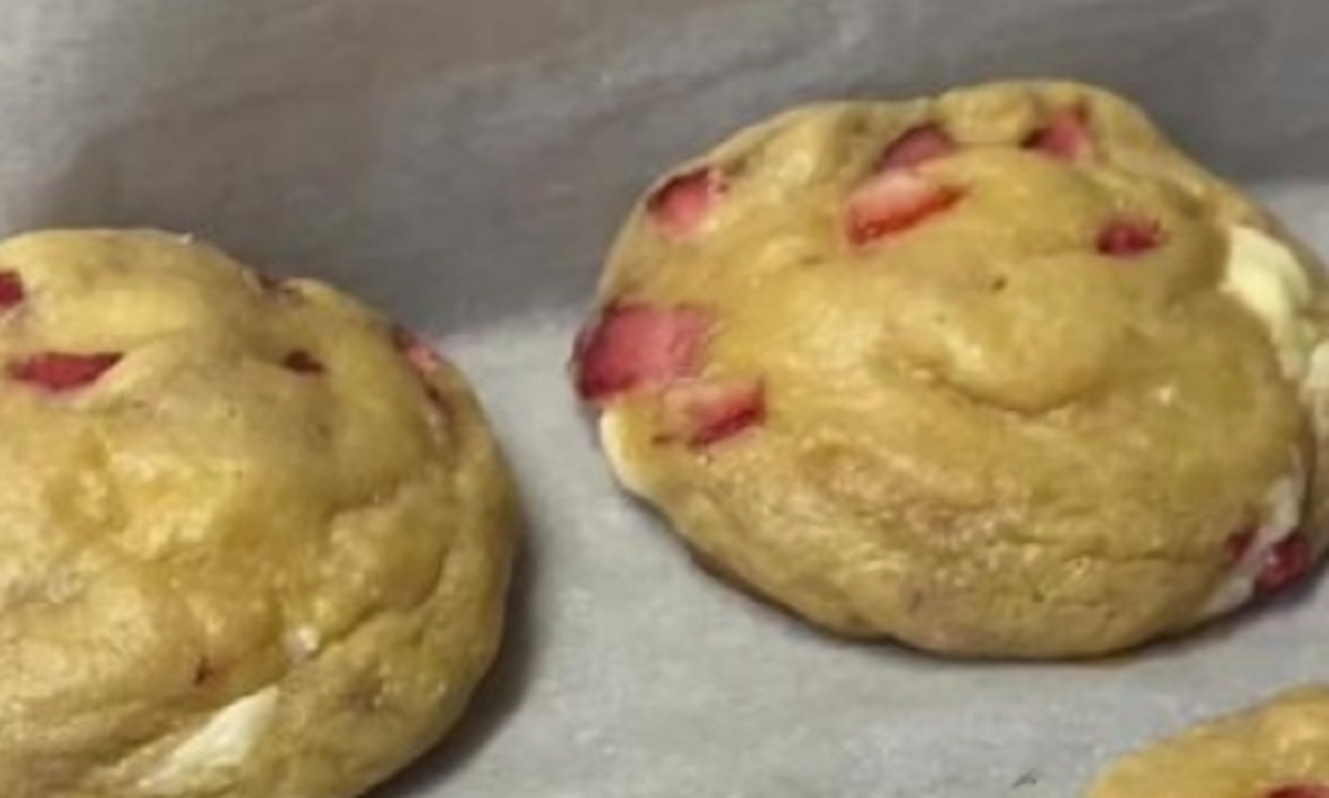 Recette: Biscuits aux fraises et chocolat blanc.