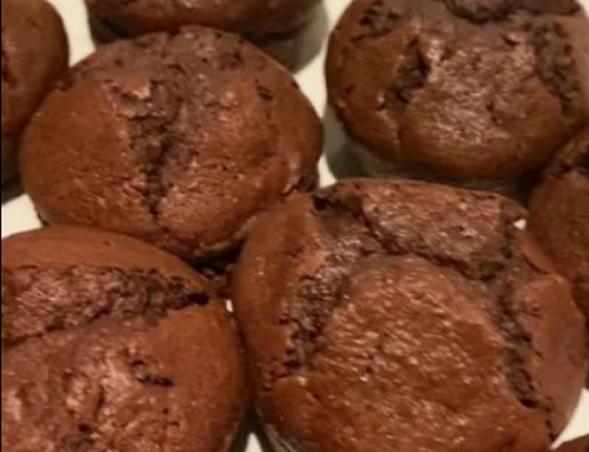 Recette: Muffin au chocolat, yogourt et à la compote de pomme.