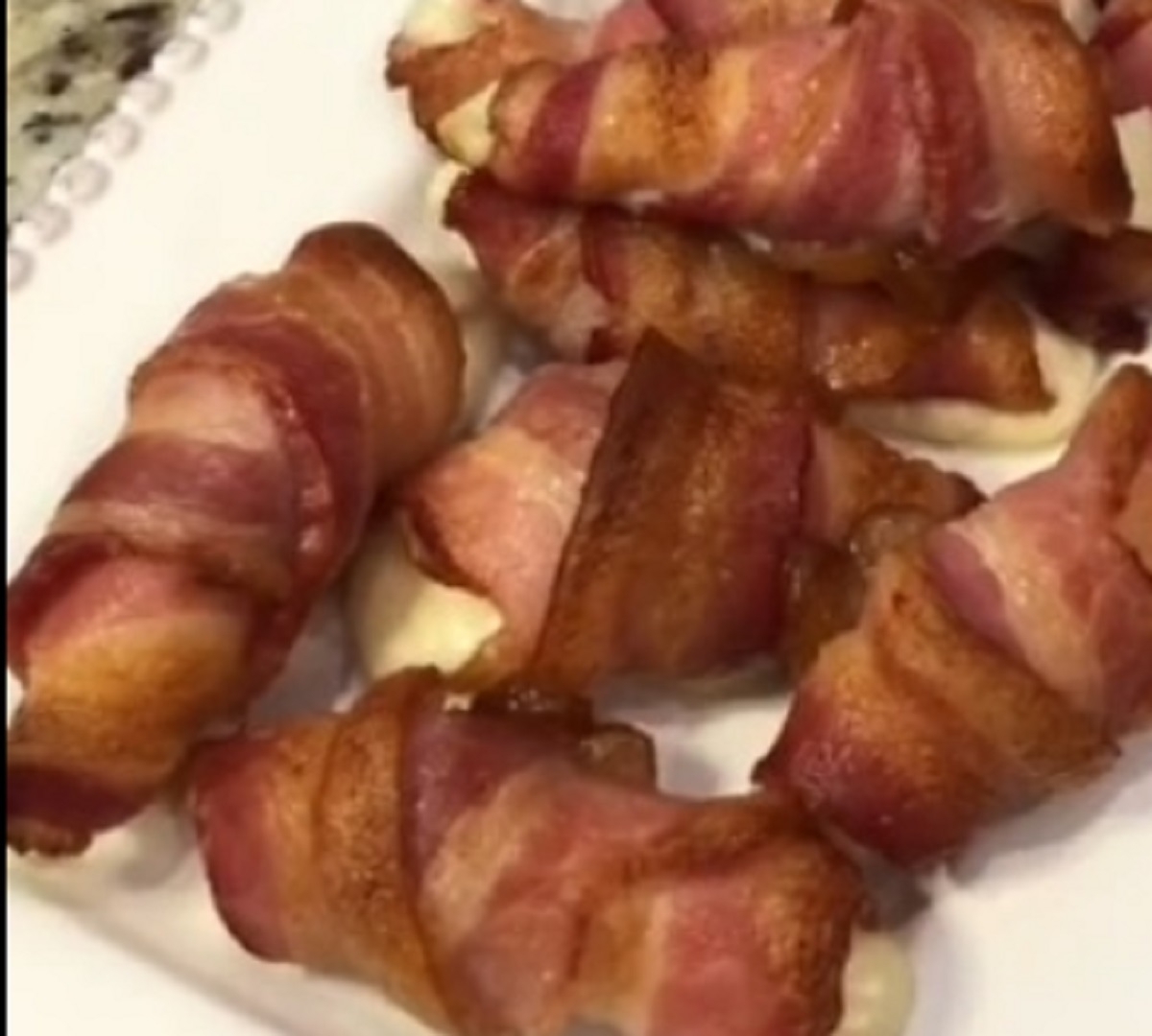 Recette: Fromage enrob de bacon.