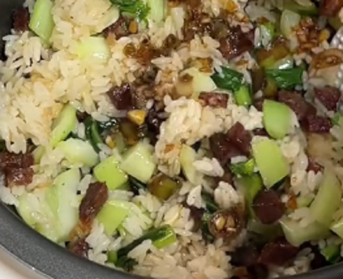 Recette: Riz � la saucisse et bok choys.