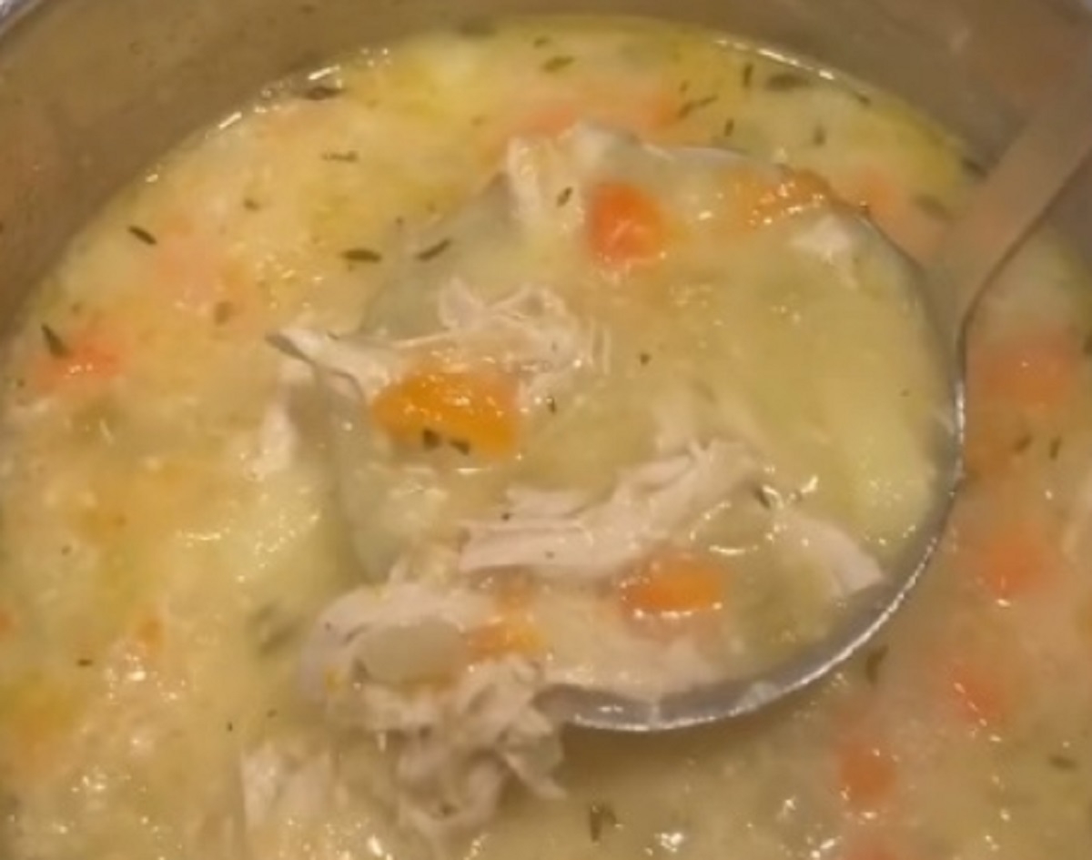 Recette: Soupe repas au poulet effiloch� et l�gumes.