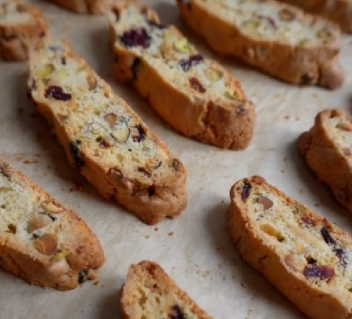 Recette: Biscootis aux canneberges et aux pistaches.