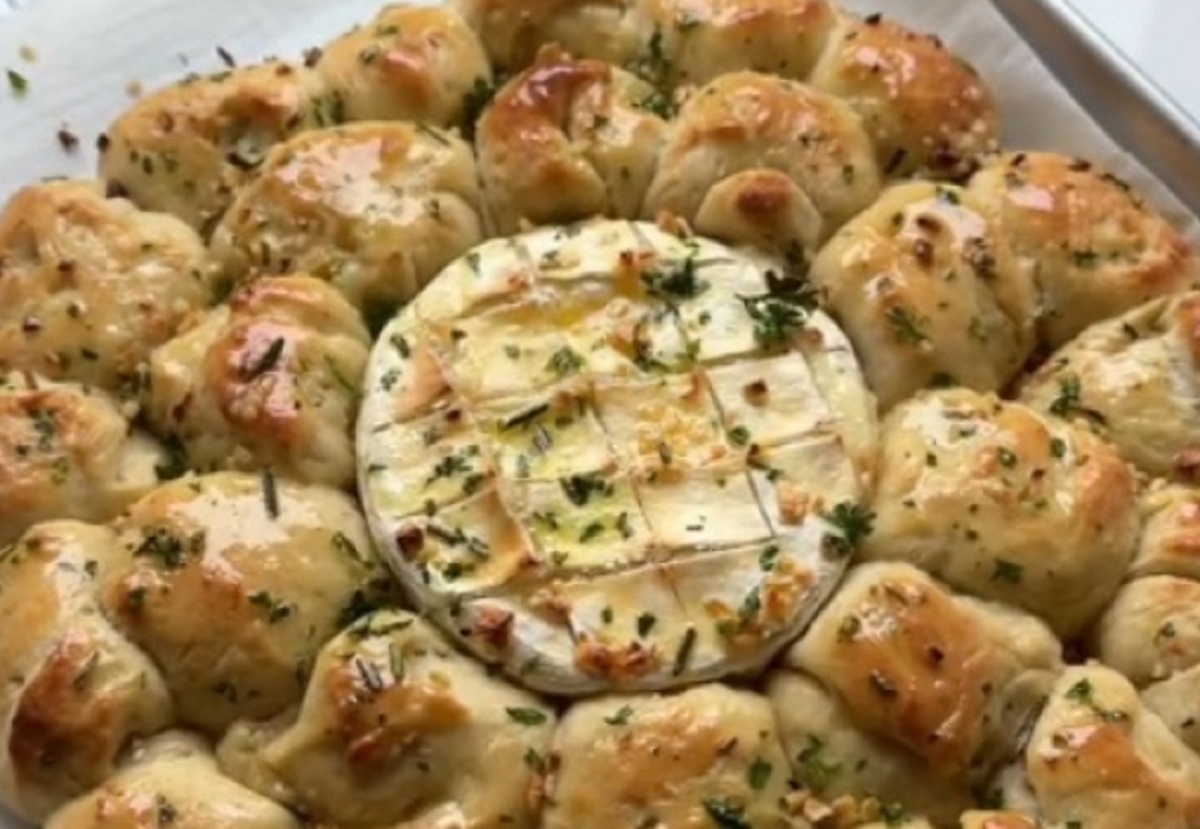 Recette: Brie au four et ses petits pains.