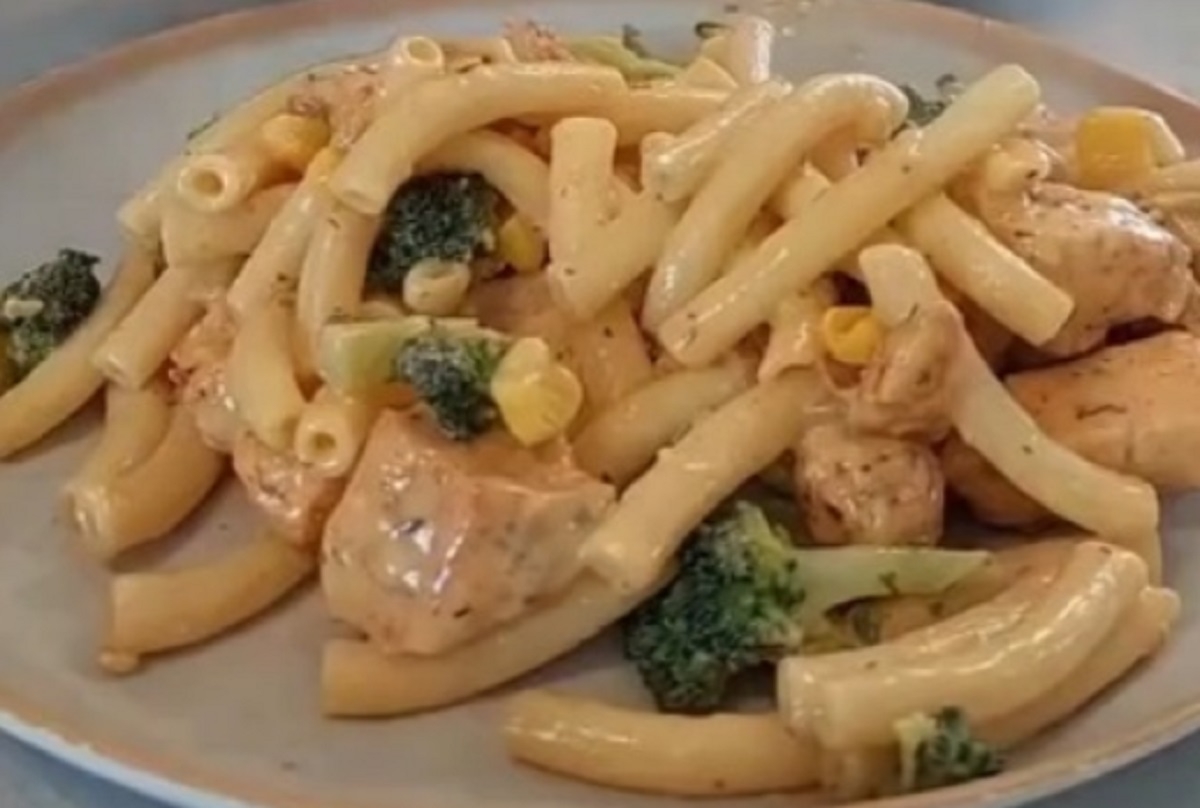 Recette: Macaronis long au poulet et brocoli.