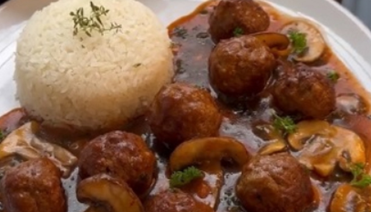 Recette: Boulettes sauce brune et champignons.