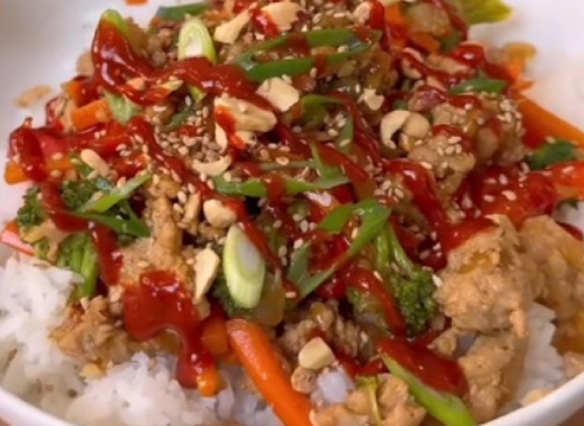 Recette: Saut� de l�gumes, poulet hach� et sa sauce.