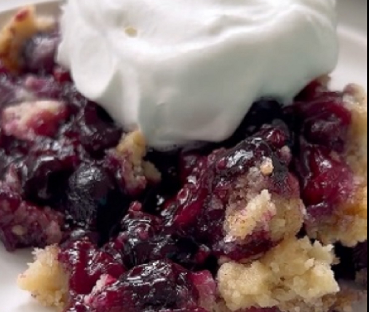 Recette: Pouding aux bleuets et aux framboises.