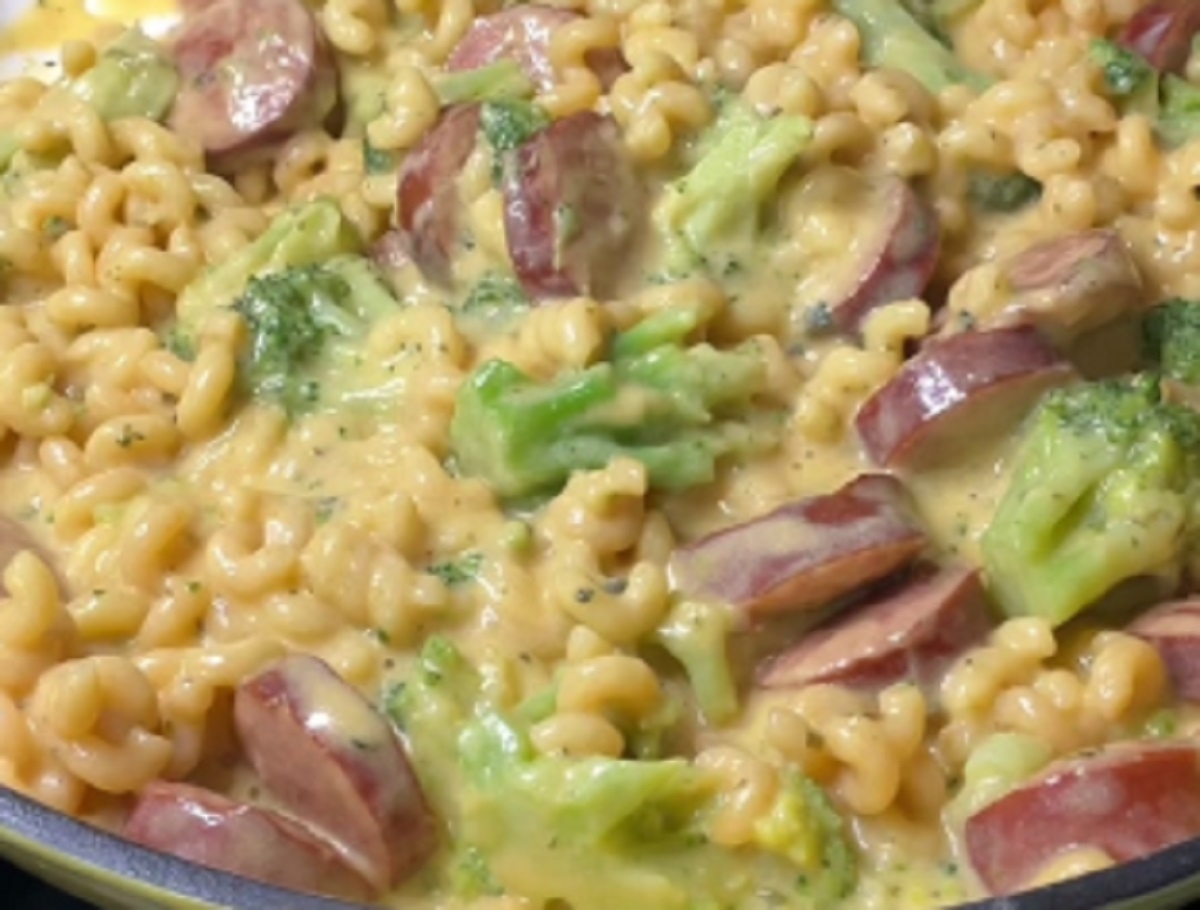 Recette: Macaronis aux saucisses.