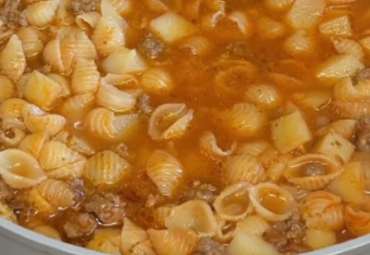 Recette: Soupe repas au boeuf hach�, tomate et aux p�tes