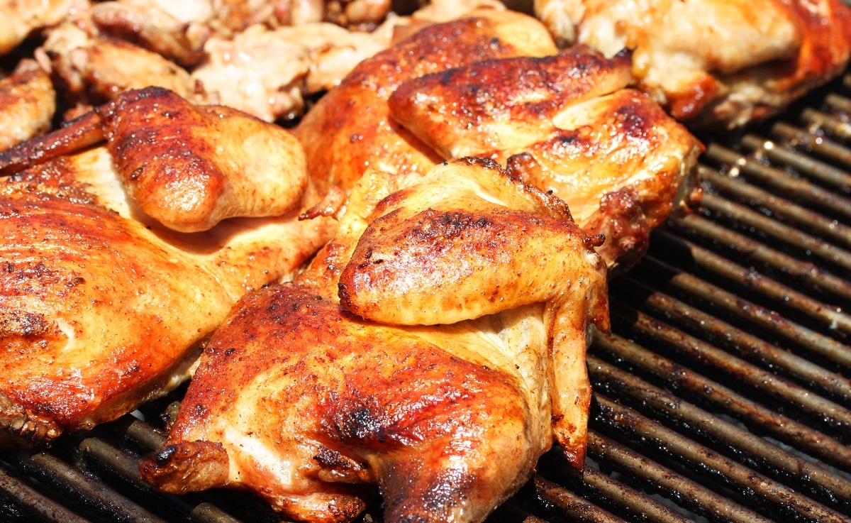 Recette: Demi petits poulets barbecue sur le grill.