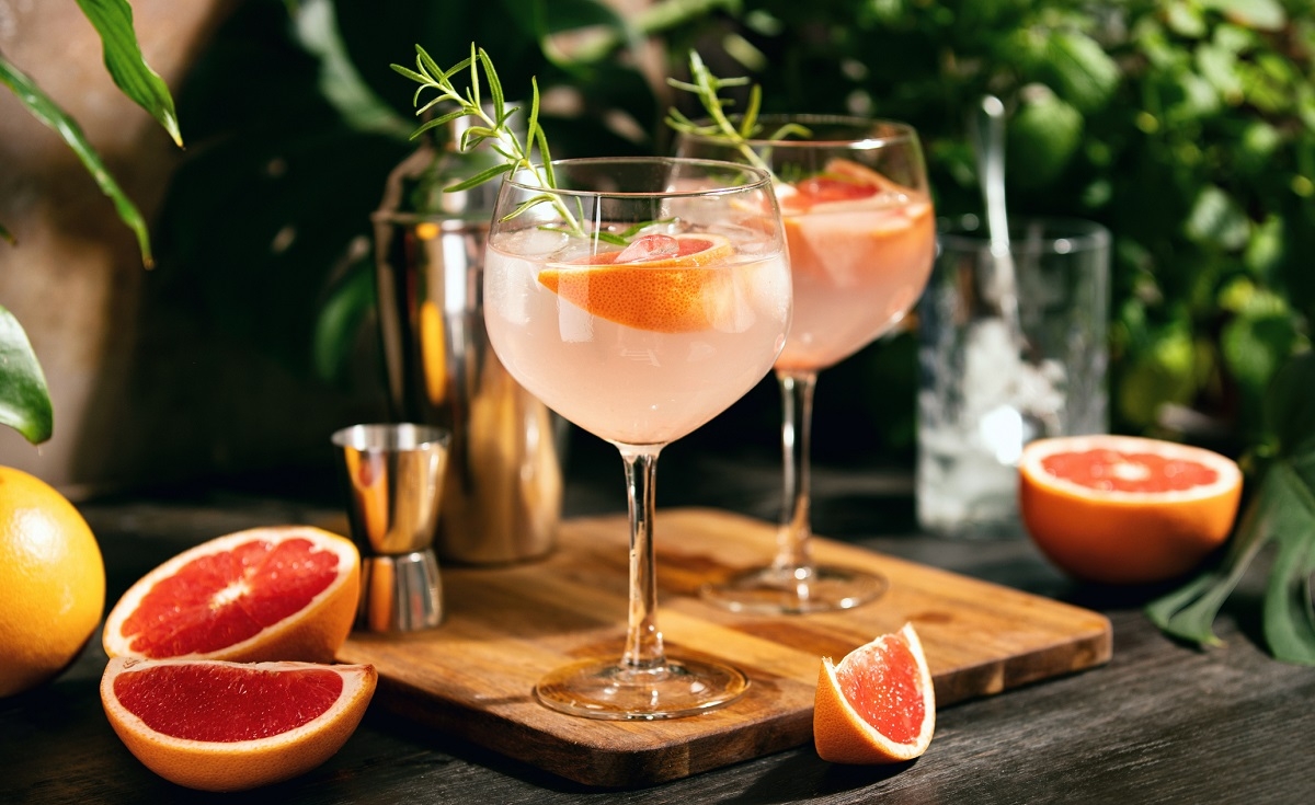 Recette: Cocktail gin pamplemousseet romarin.
