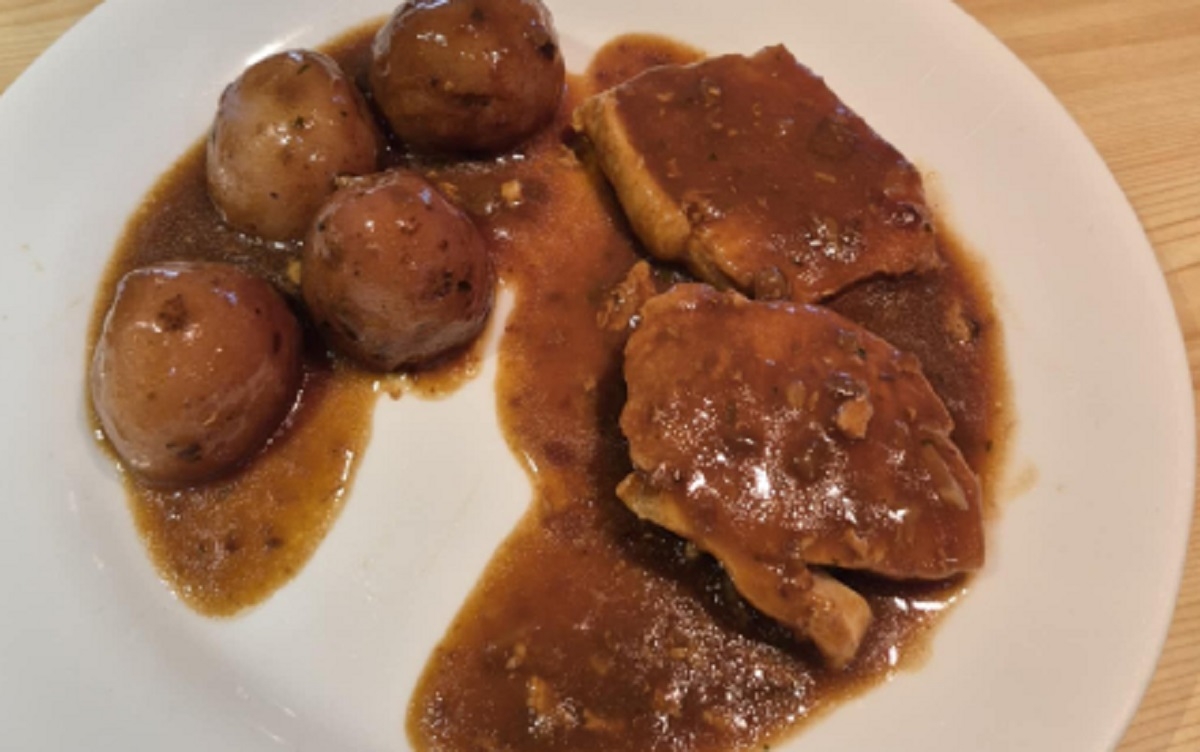 Recette: C�telettes de porc, sauce brune.