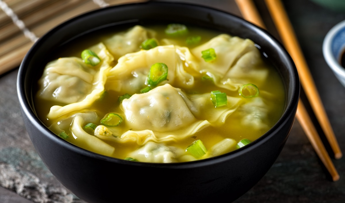 Recette: Soupe wonton au porc et aux crevettes.