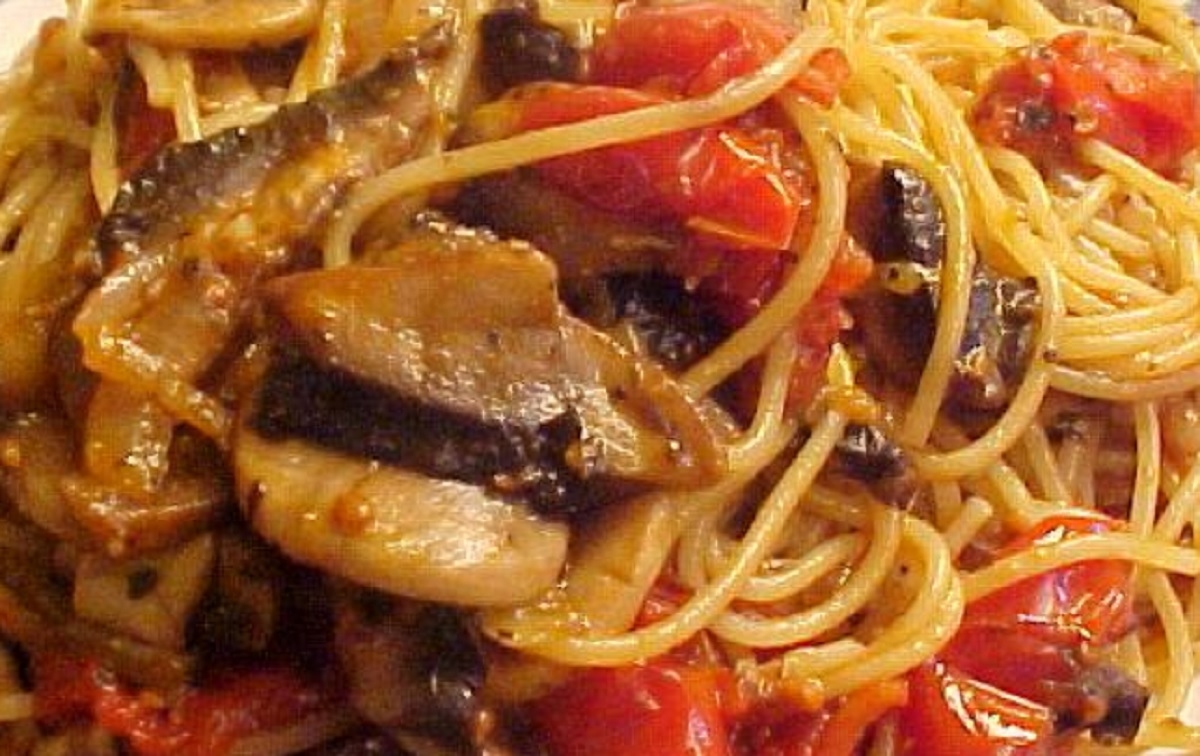 Recette: Spaghetti aux tomates et aux champignons.