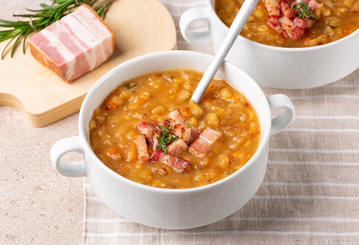 Recette: Soupe aux pois casss, jambon et lardon.
