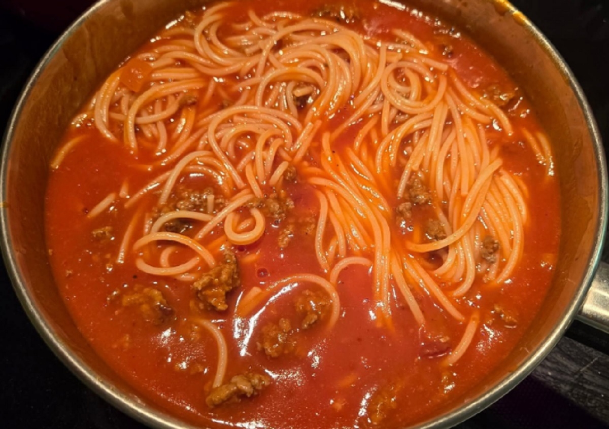 Recette: Spaghetti au jus de tomate simple de maman