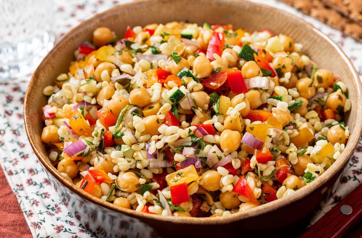 Recette: Salade de boulgour et sa garniture.