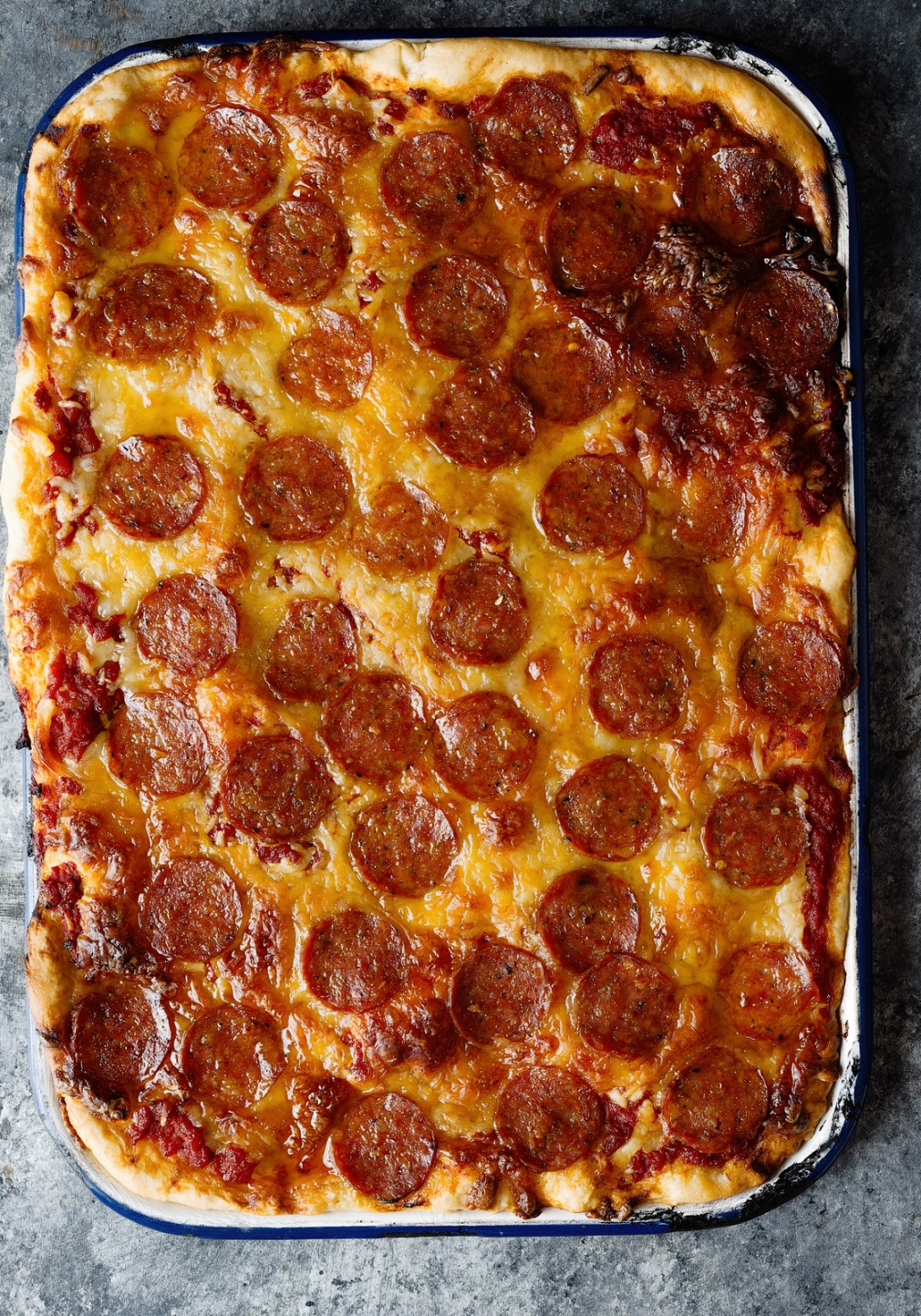 Pizza pepperoni, style D�troit.