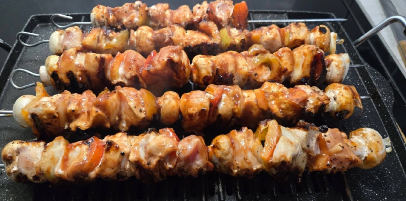 Recette: Brochettes de poulet marin�es � la sauce barbecue.