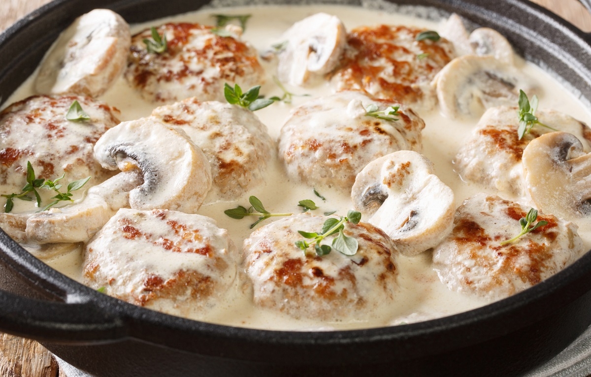 Recette: Boulettes de viande sauce � la cr�me et champignons.
