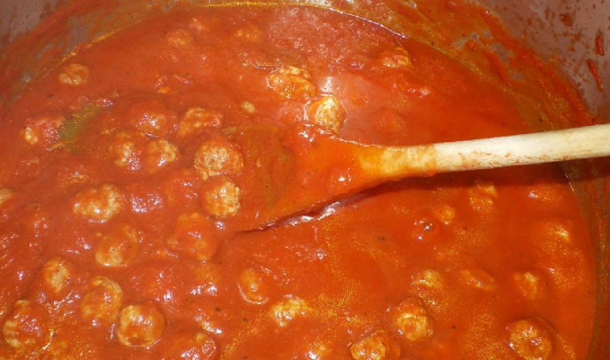 Recette : Sauce aux boulettes de viande.