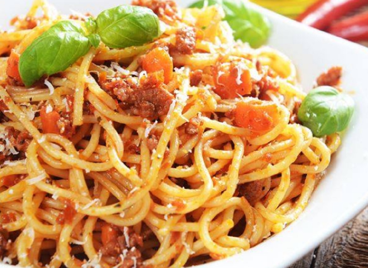 Recette : Spaghetti  la viande hach, tomates et basilic.