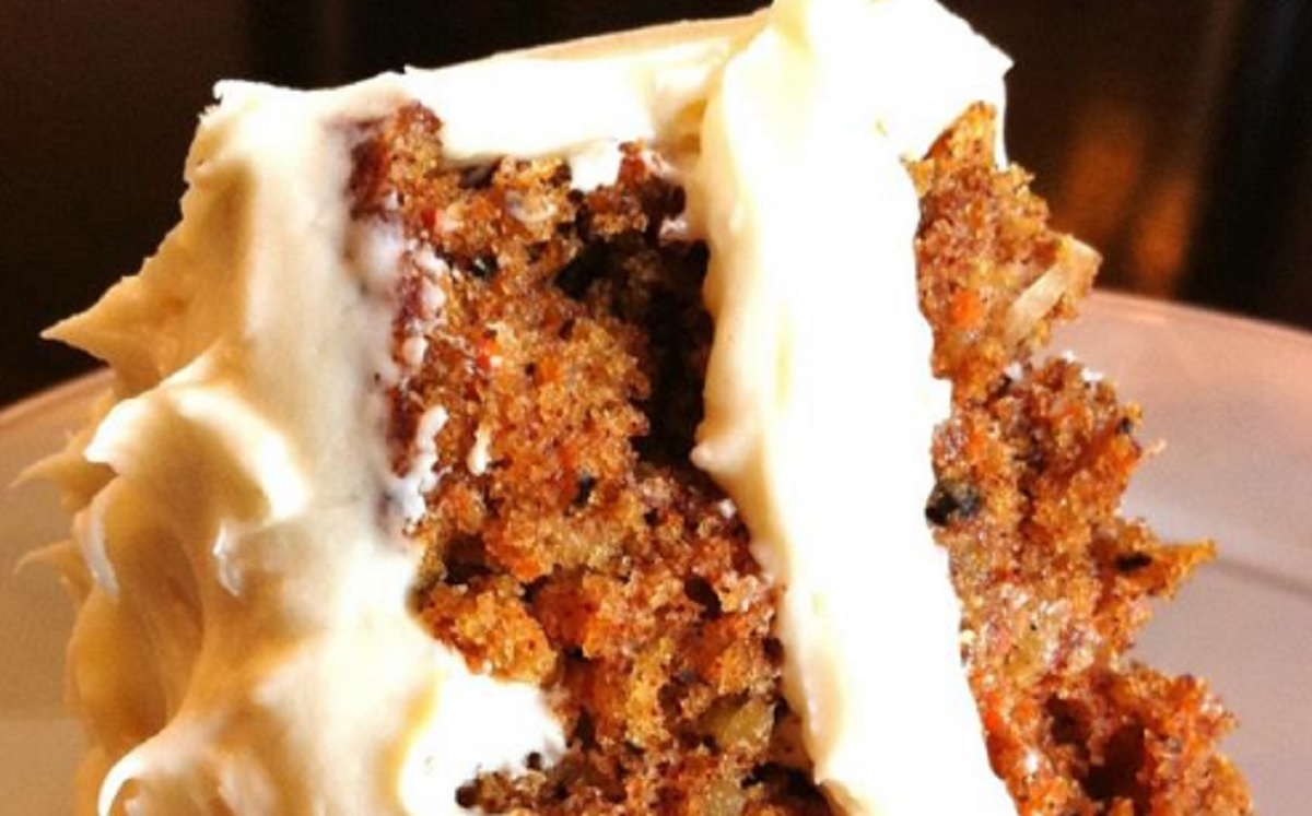 Recette : Gteau aux carottes avec glaage au fromage  la crme.