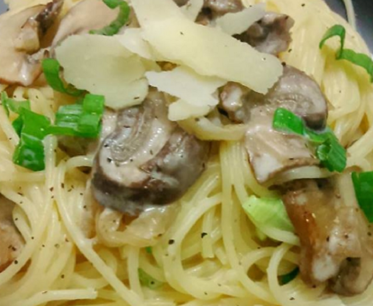 Recette : Spaghetti aux oignons et aux champignons.