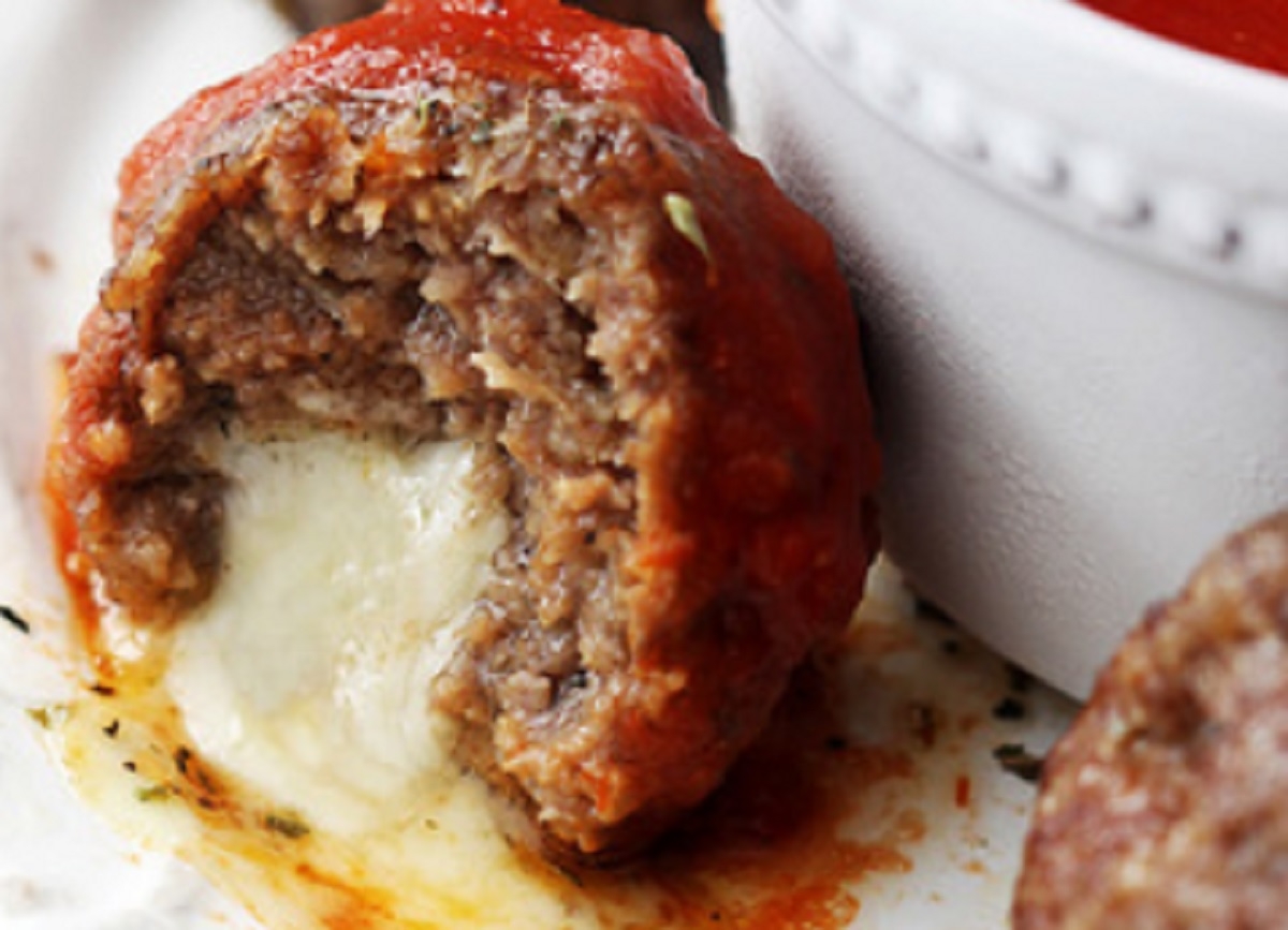 Recette : Boulettes  l'italiennes farcies au fromage mozzarella.