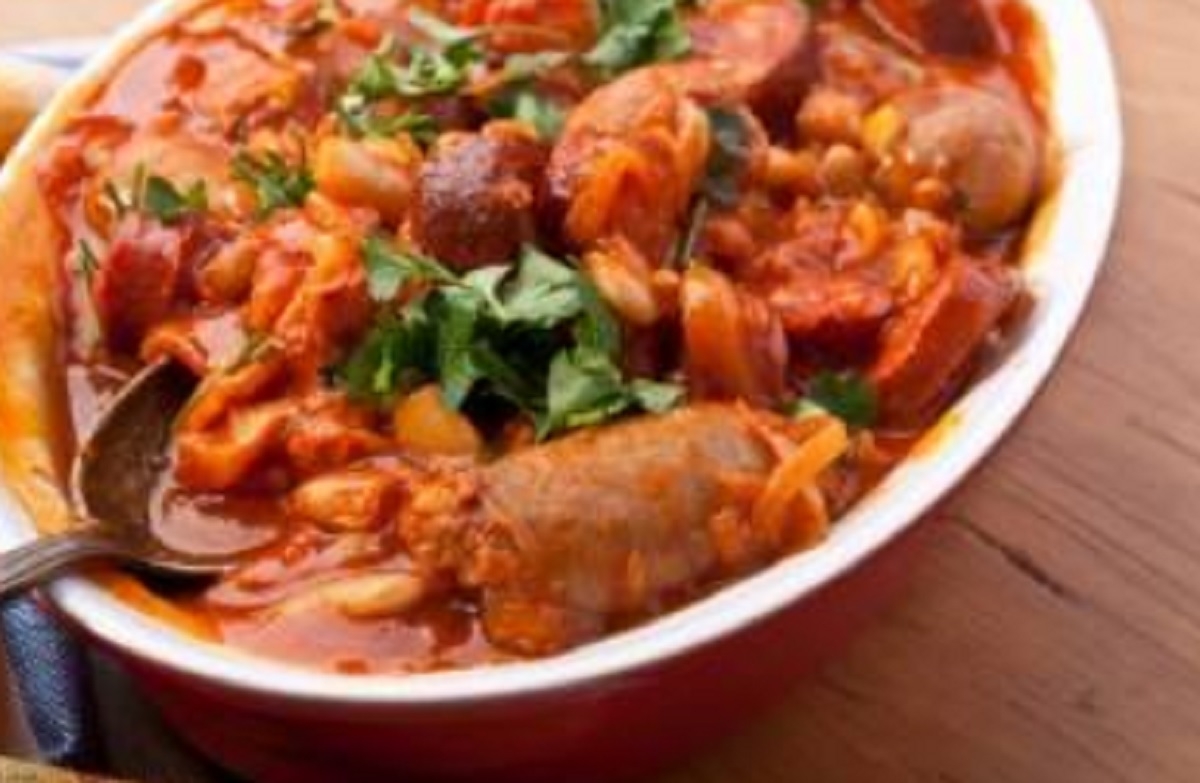 Recette : Saucisses de porc et boeuf aux tomates � la mijoteuse.