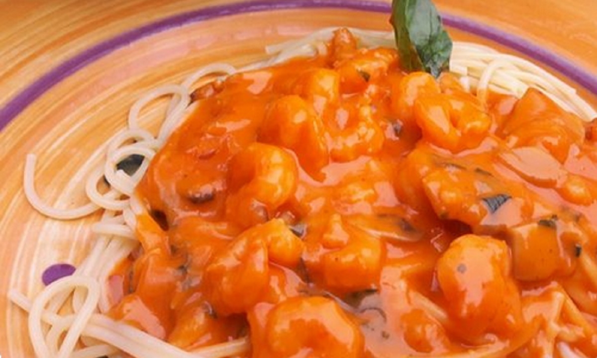 Recette : Spaghetti � la sauce ros�e aux crevettes.