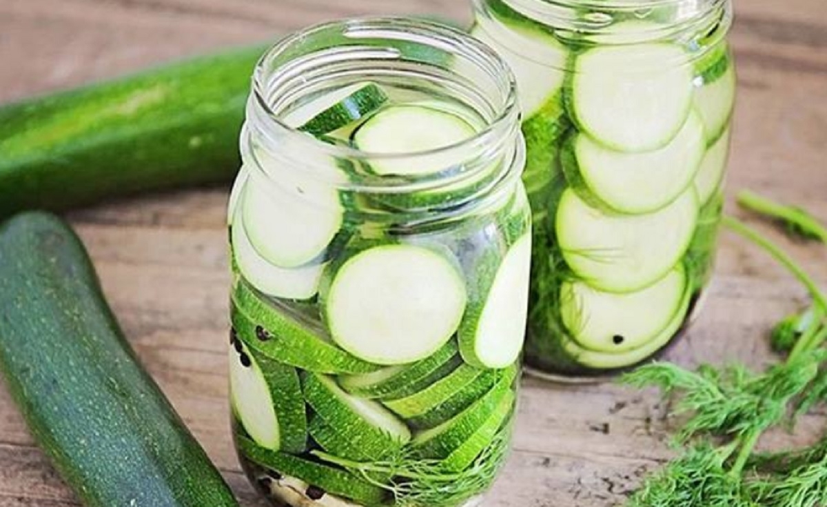Recette: Courgettes marin�es au poivre et � l'ail.