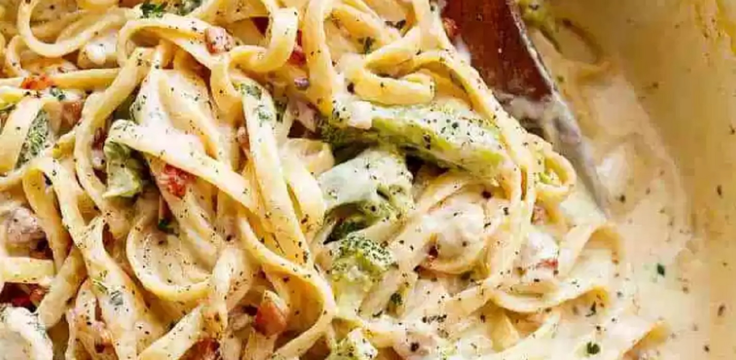 Recette ; Fettucine Alfredo au poulet et bacon.