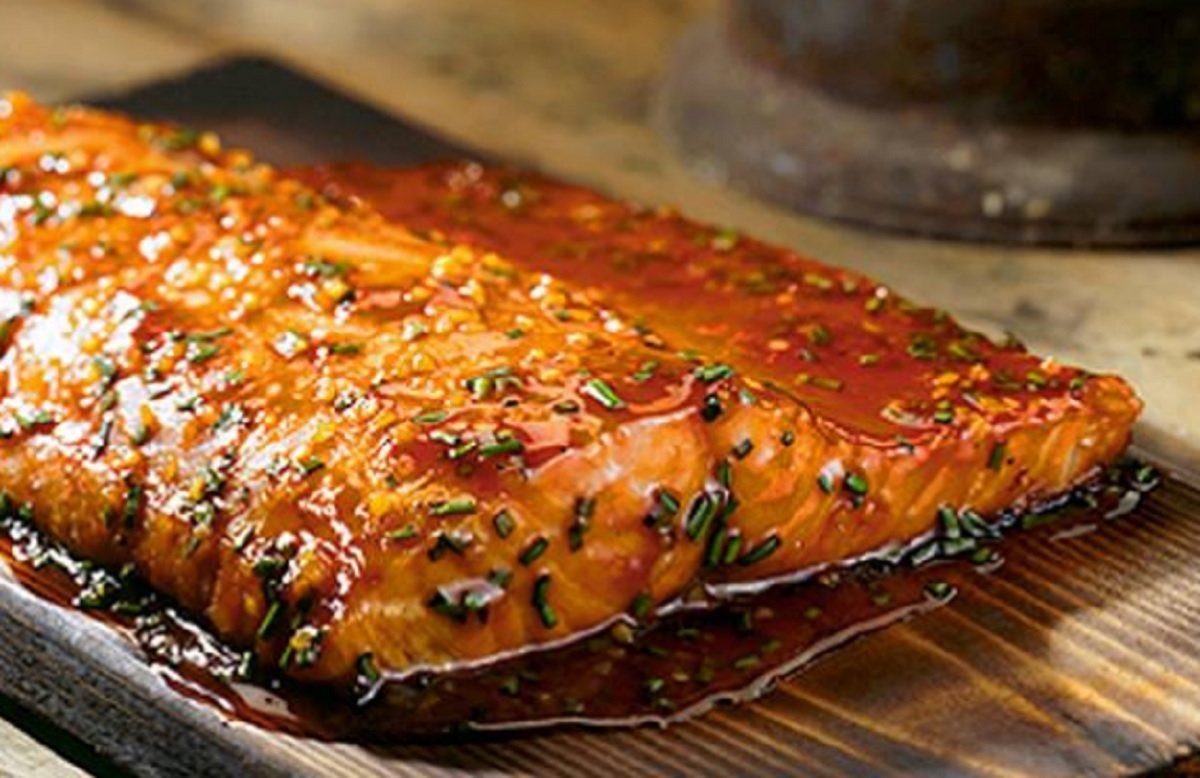 Recette: Saumon sur une planche de c�dre.