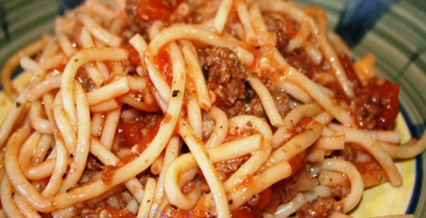 Recette: Macaronis long au boeuf hach� et aux tomates.