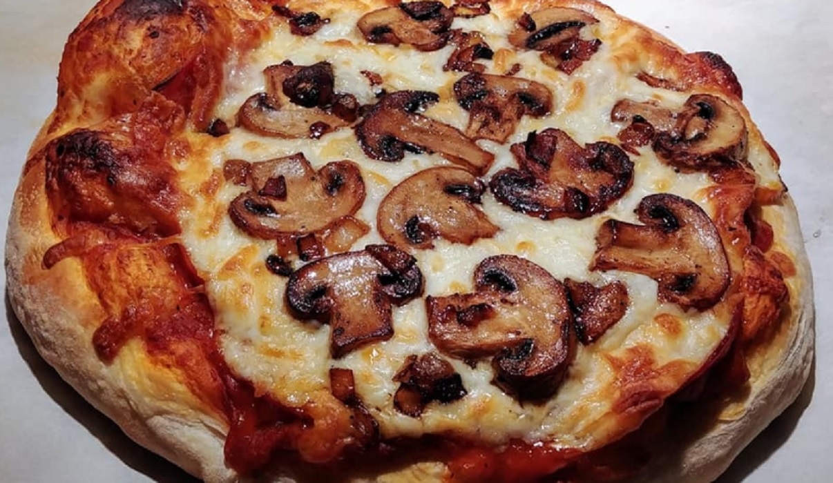 Recette: Pizza garnie de maman.