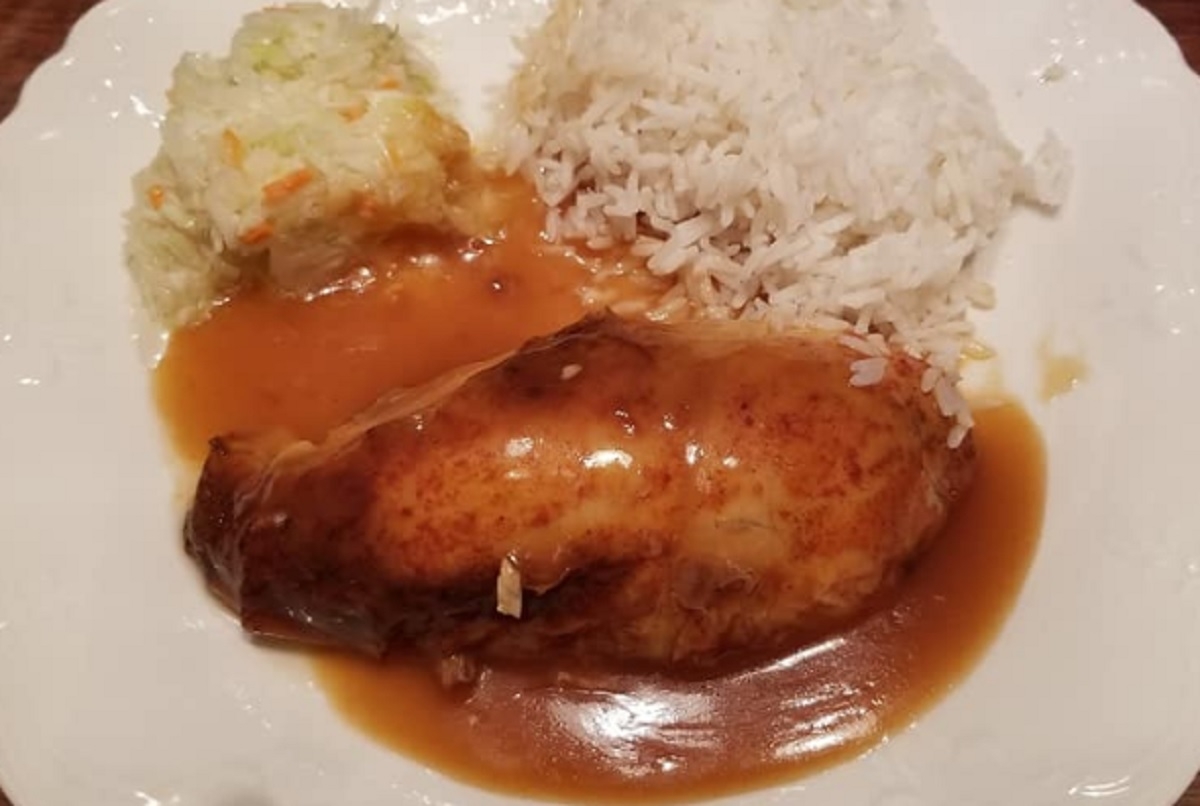 Recette: Poitrines de poulet grill�es au four et sa sauce barbecue.