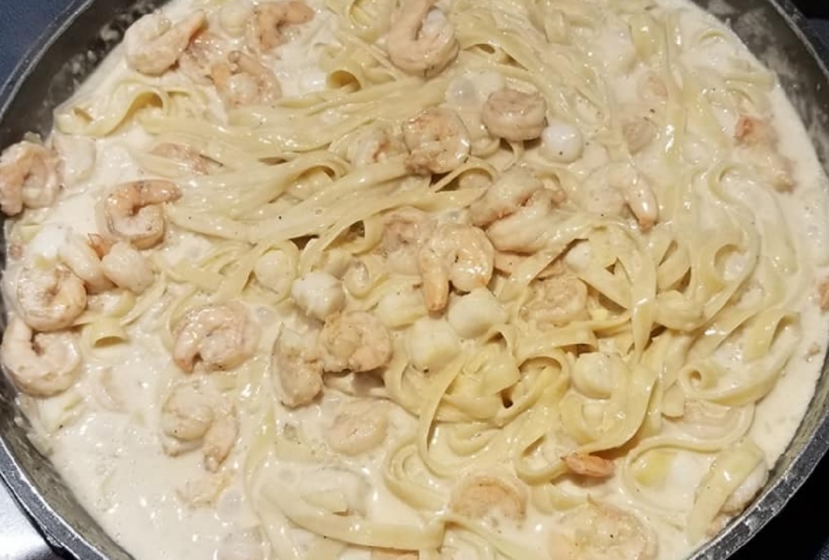 Recette: Linguines aux fruits de mer et � la cr�me.